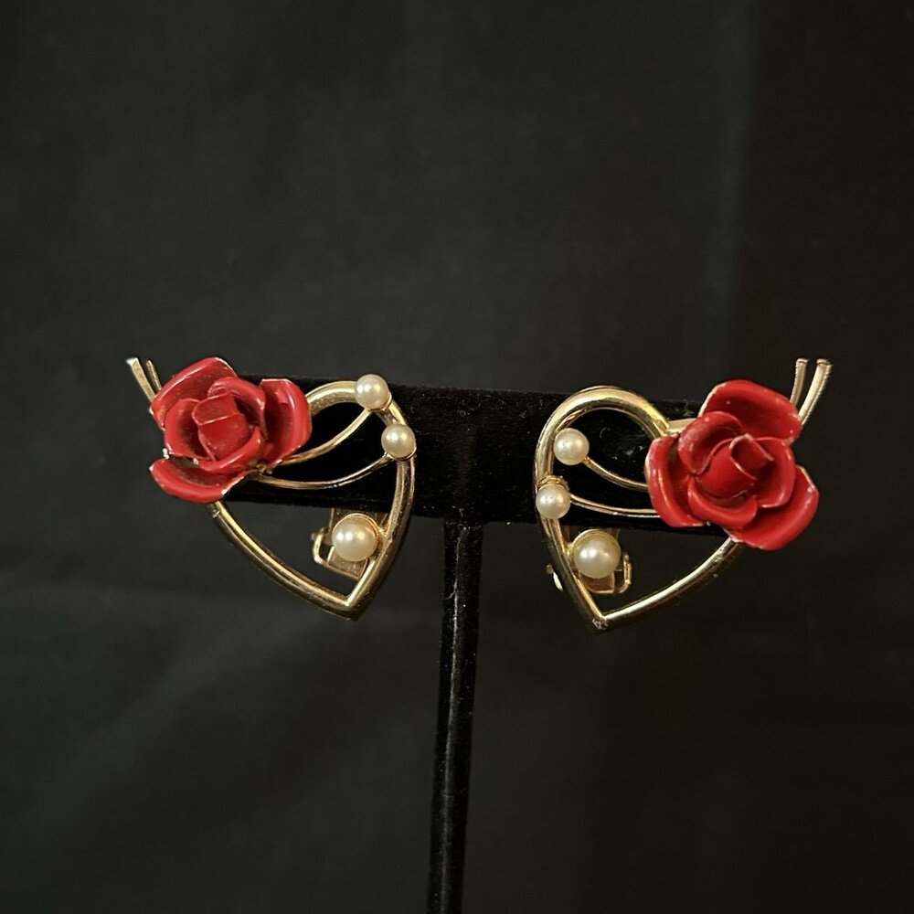 Vtg Signed “Star” Clip On Earrings Red Enamel Flower Faux Pearls Gold Tone Heart